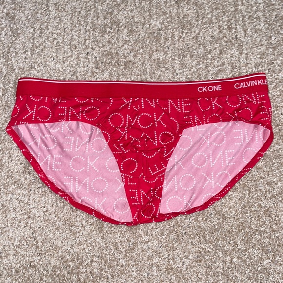 Calvin Klein Men’s Hip Brief Underwear🆕 - Picture 1 of 6